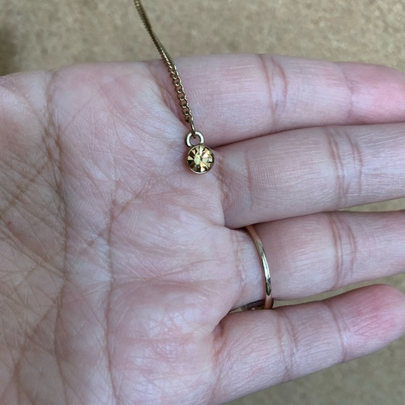 Gold drop necklace - Picture 2 of 4